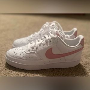 Nike Court Low Vision Size 8.5M. White Pink Glaze